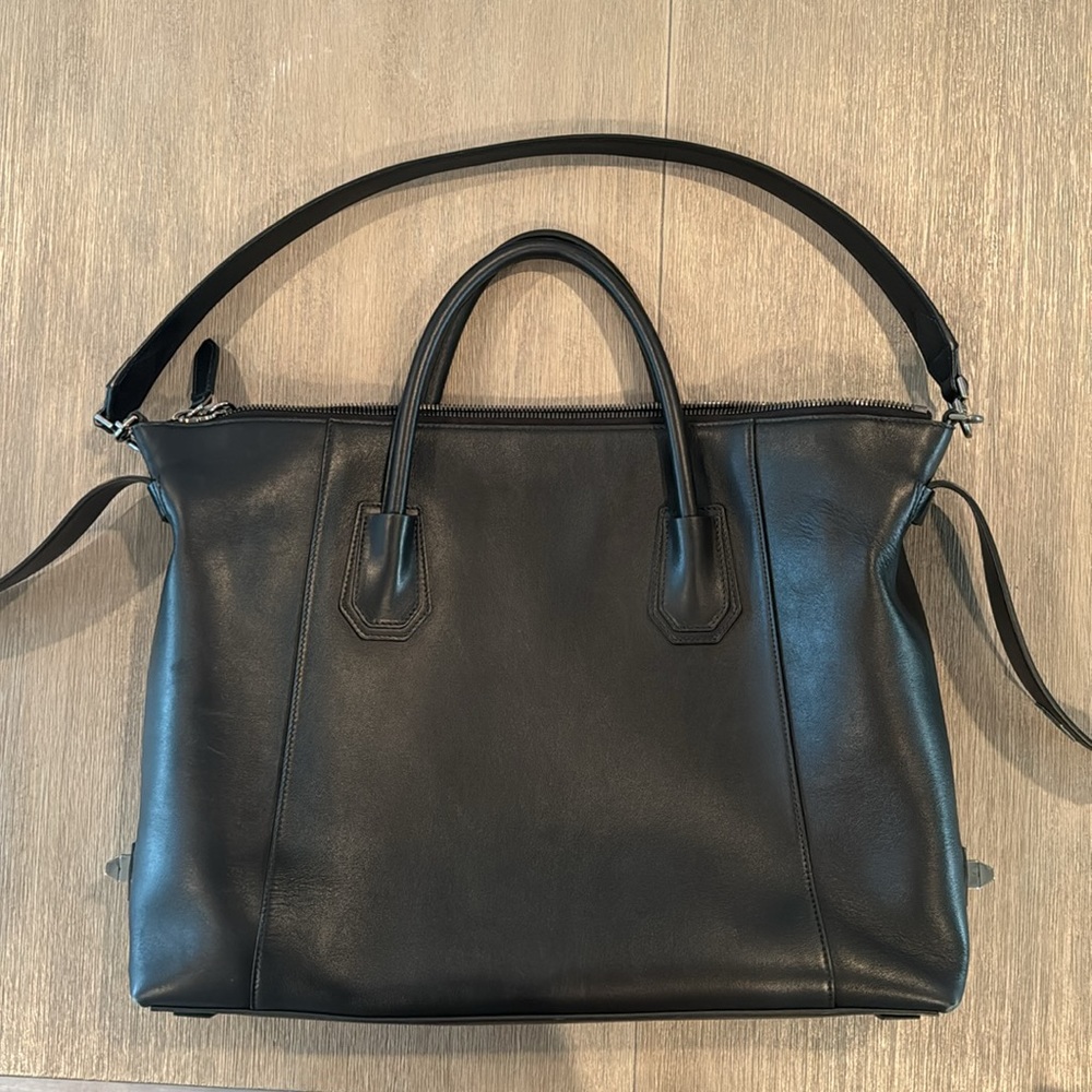 Givenchy Black Leather Antigona Soft Large Tote - Picture 4 of 13